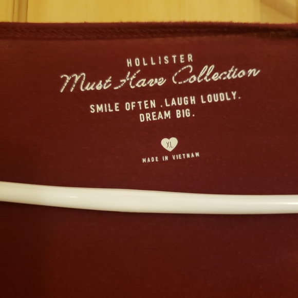 Hollister top. - Picture 2 of 4